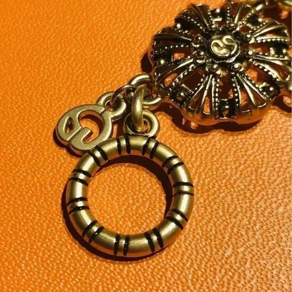 ST. JOHN Women’s Vintage Enamel Gold Tone Metal Bracelet Black White - Picture 4 of 10